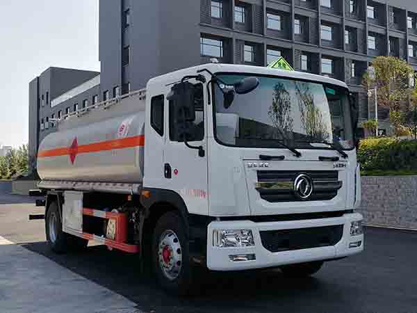 東風(fēng)多利卡D9國六運(yùn)油車圖片