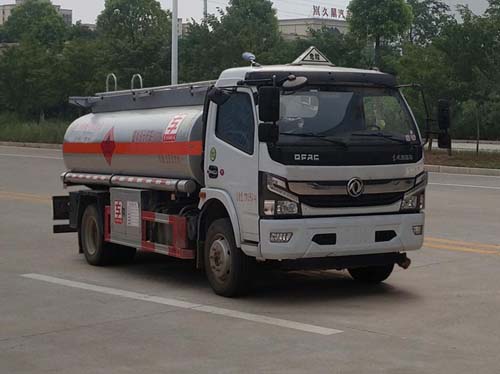 東風(fēng)多利卡D7國六8.5方運(yùn)油車圖片